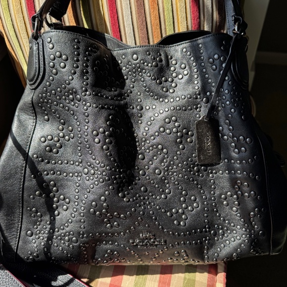 Authentic Coach Studded hobo/shoulder bag in black leather with a stud-pattern - Picture 1 of 9